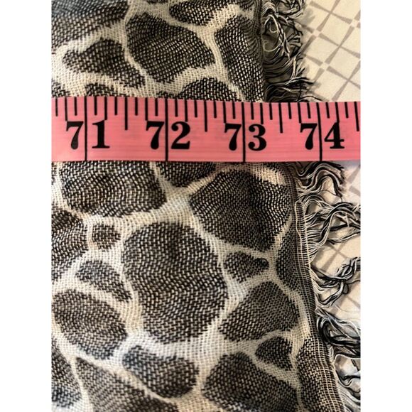Pashima Whimsical Business Casual Giraffe/Animal Print Large Scarf/Wrap 26"x 74" - Picture 7 of 7